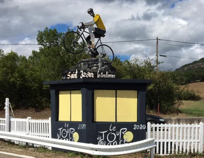 Réalistation une statue de coureur cycliste de l'Artiste Ghouar 